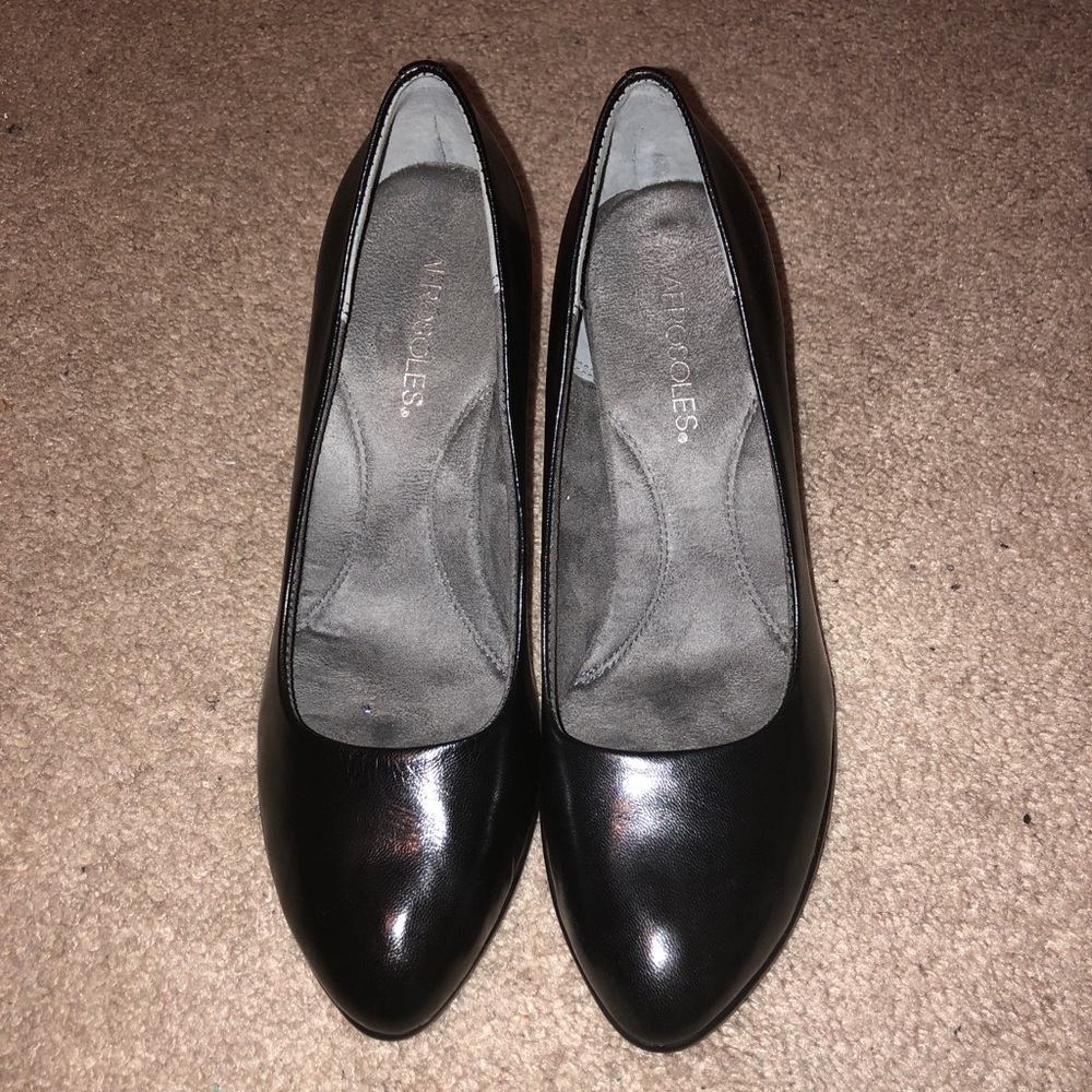 Black Pumps